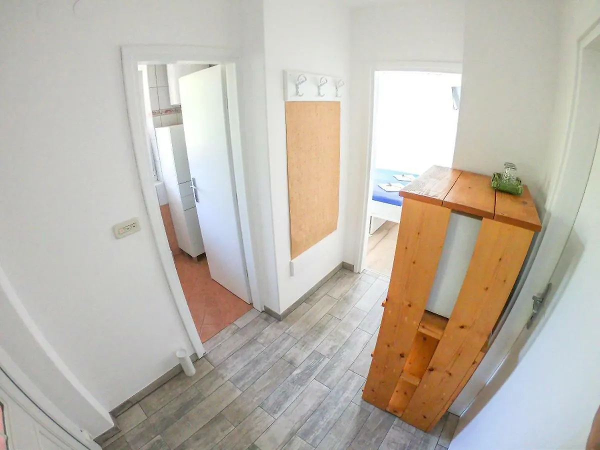 Apartment And Room Borka & Marko 말리로시니 0*,  크로아티아